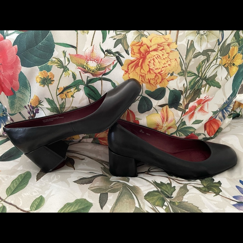 🆕ONO black leather pumps
